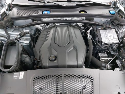 Certified 2025 Porsche Macan image 32