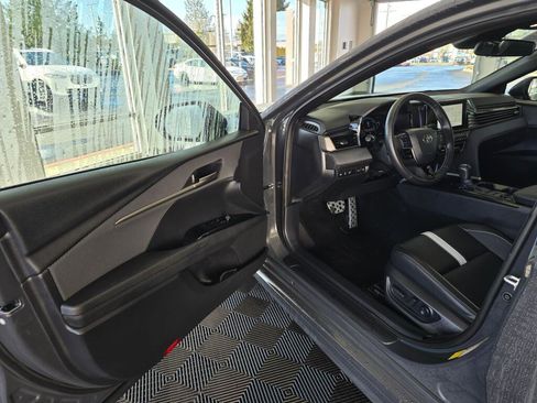 Used 2025 Toyota Camry SE image 18