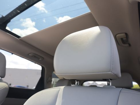 Used 2023 Kia Sorento SX Prestige w/ Panoramic Sunroof Package AWD/4WD image 23