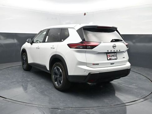 Used 2025 Nissan Rogue SV image 7