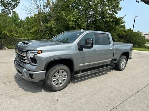 Used 2024 Chevrolet Silverado 2500 High Country w/ High Country Premium Package AWD/4WD image 15