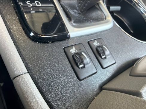 Used 2019 Toyota Highlander XLE AWD/4WD image 25