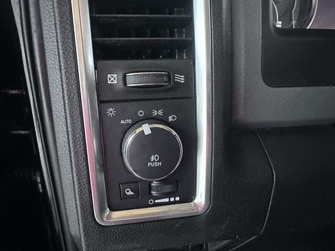 Used 2019 RAM 1500 Classic SLT w/ Luxury Group AWD/4WD image 39