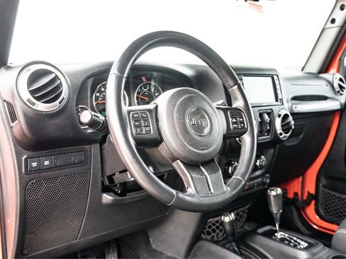 Used 2015 Jeep Wrangler Unlimited Rubicon w/ Connectivity Group AWD/4WD image 15
