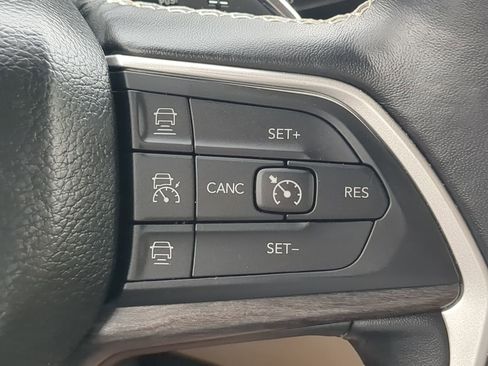 Used 2022 Jeep Grand Cherokee Limited image 27