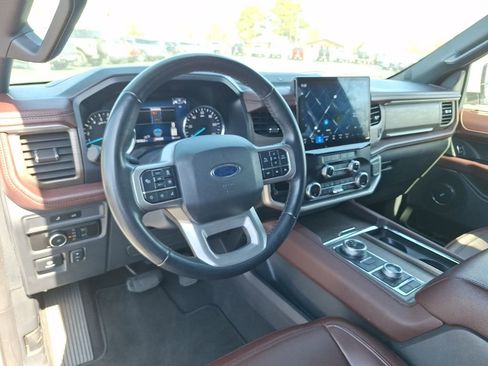 Used 2024 Ford Expedition Limited AWD/4WD image 7