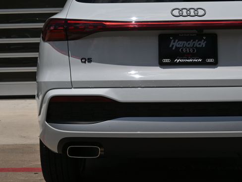 Used 2025 Audi Q5 Premium Plus w/ Premium Plus AWD/4WD image 14