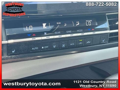 Used 2024 Toyota Sienna XLE FWD image 34