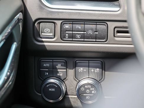 Used 2024 GMC Yukon SLT w/ SLT Luxury Package AWD/4WD image 44