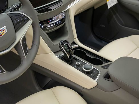 New 2026 Cadillac XT5 Premium Luxury w/ Driver Assist Package AWD/4WD image 12