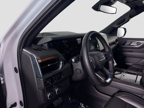 Used 2025 GMC Yukon Denali RWD image 23