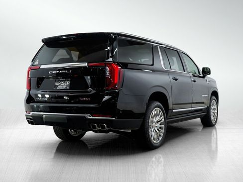 Used 2025 GMC Yukon XL Denali w/ Sun & Power Step Package AWD/4WD image 5