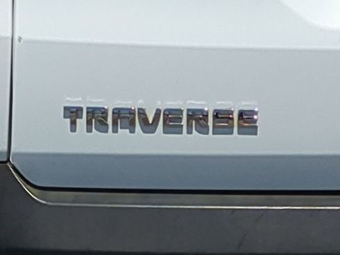Used 2023 Chevrolet Traverse LT FWD image 10