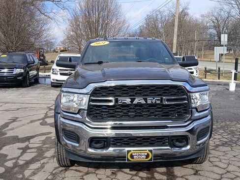 Used 2021 RAM 5500 Tradesman w/ Chrome Appearance Group RWD image 3