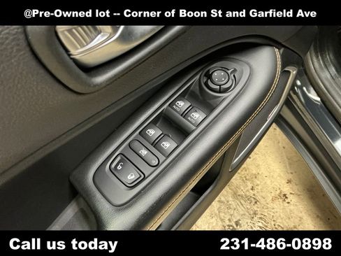 Used 2017 Jeep Compass Limited w/ Navigation Group AWD/4WD image 16