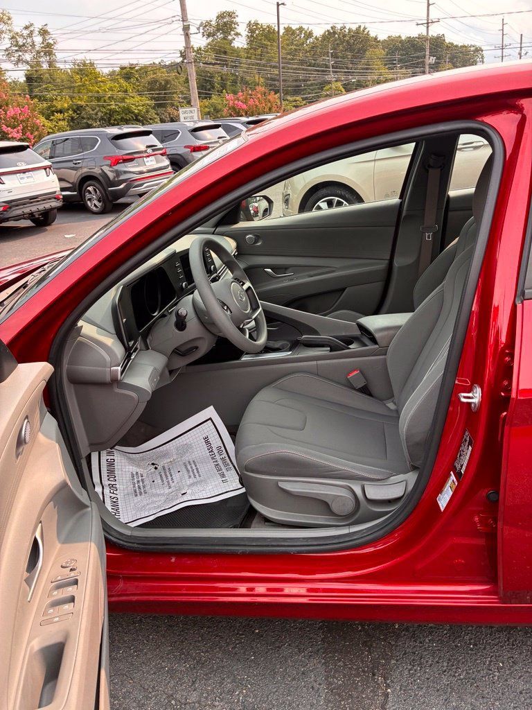 Used 2023 Hyundai Elantra SEL FWD image 24