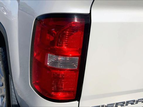 Used 2016 GMC Sierra 1500 SLE w/ Suspension Package, Off-Road image 28