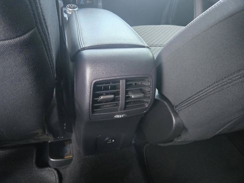 Used 2022 Ford Escape SE w/ SE Sport Appearance Package FWD image 6