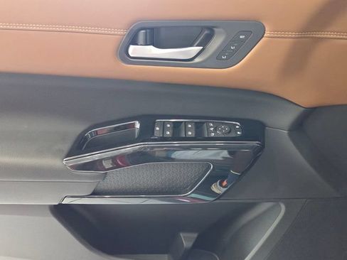 New 2026 Nissan Pathfinder Platinum FWD image 26