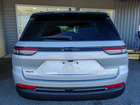 New 2025 Jeep Grand Cherokee Altitude image 25