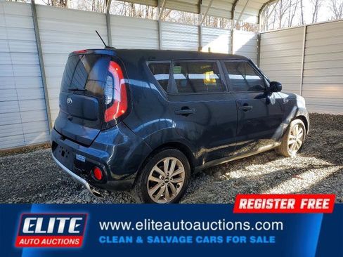 Used 2017 Kia Soul + image 5