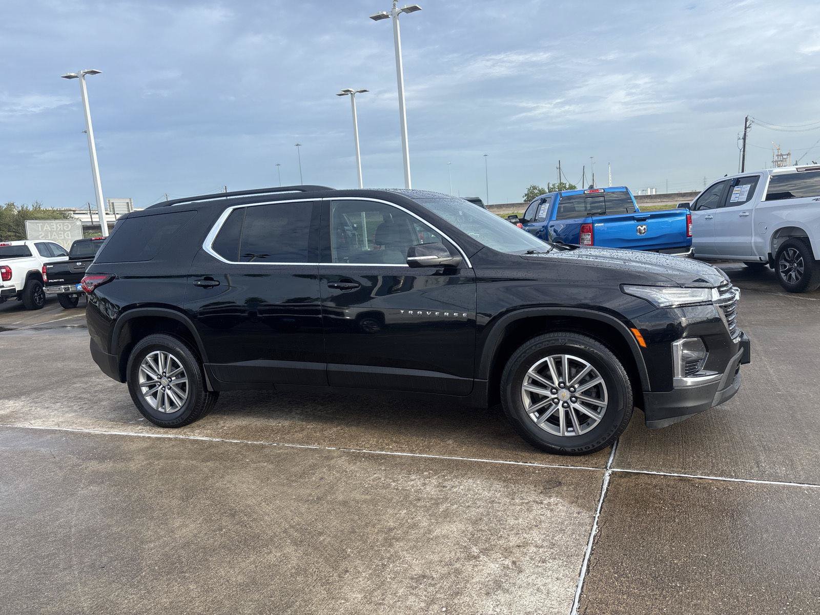 Used 2023 Chevrolet Traverse LT AWD/4WD image 7