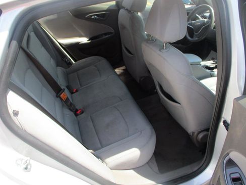 Used 2018 Chevrolet Malibu LT w/ Driver Confidence Package FWD image 8