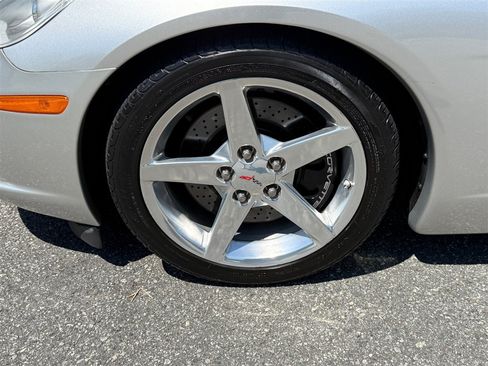 Used 2005 Chevrolet Corvette Convertible w/ Preferred Equipment Group RWD image 20