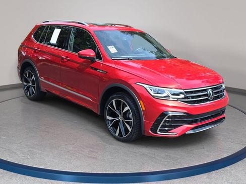 Certified 2024 Volkswagen Tiguan SEL R-Line AWD/4WD image 3