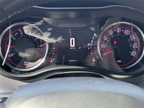 Used 2022 Dodge Challenger SXT image 19