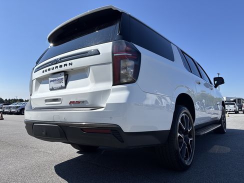 Used 2021 Chevrolet Suburban RST w/ Luxury Package AWD/4WD image 10
