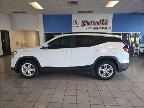 Used 2022 GMC Terrain SLE w/ Driver Convenience Package FWD image 5