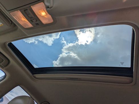 Used 2012 Toyota RAV4 Limited image 21