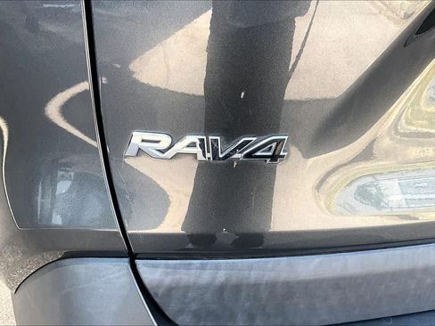 Used 2020 Toyota RAV4 XLE AWD/4WD image 10