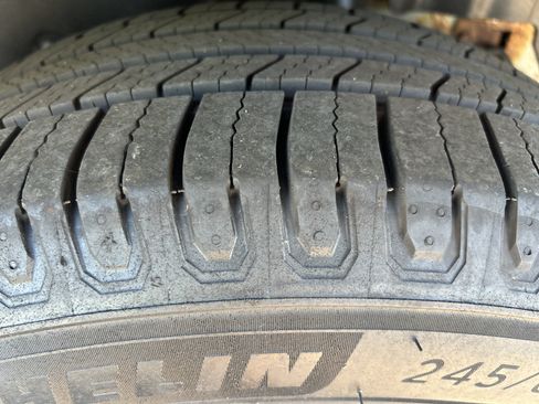 Used 2018 Ford Explorer XLT w/ Equipment Group 202A AWD/4WD image 23