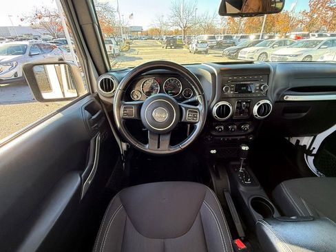Used 2018 Jeep Wrangler Unlimited Sahara image 22