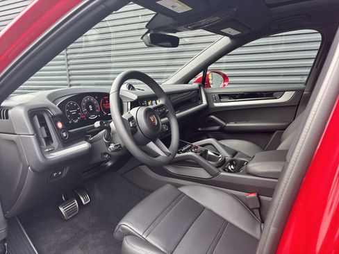 New 2025 Porsche Cayenne S image 11