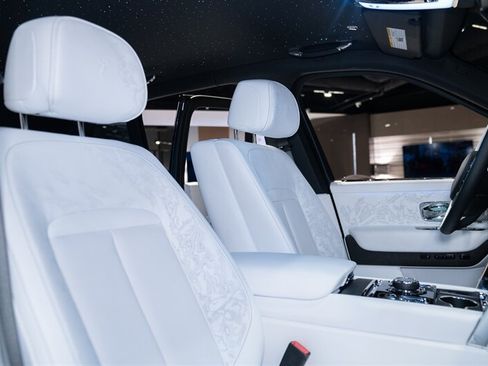Used 2026 Rolls-Royce Cullinan AWD/4WD image 35
