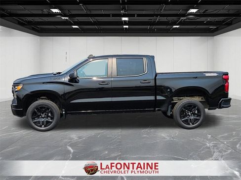 Used 2023 Chevrolet Silverado 1500 Custom Trail Boss w/ LPO, Dark Essentials Package image 5