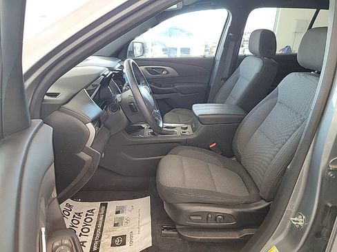 Used 2023 Chevrolet Traverse LT image 7