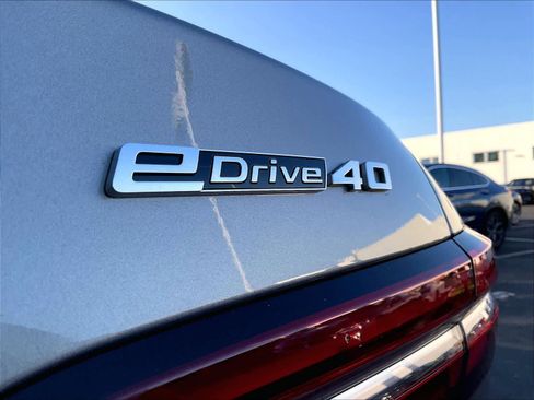 Certified 2026 BMW i5 eDrive40 w/ Premium Package image 11