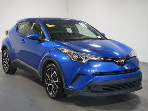 Used 2018 Toyota C-HR XLE image 3