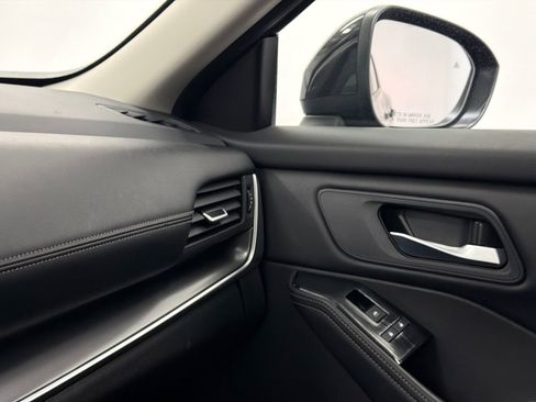 Used 2025 Nissan Rogue SV image 30