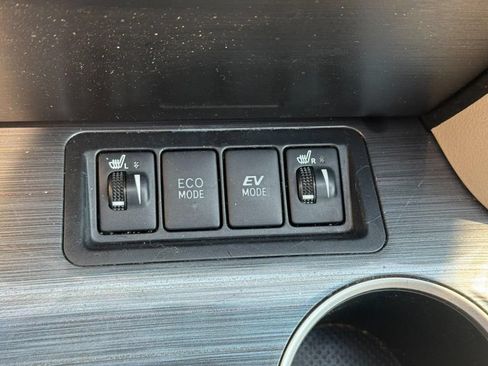 Used 2012 Toyota Camry XLE w/ Leather Pkg FWD image 30