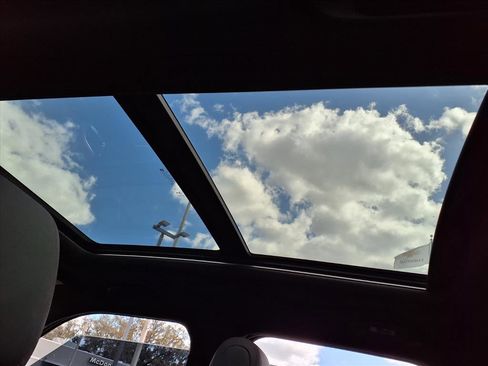 Used 2021 Chevrolet TrailBlazer RS w/ Sun and Liftgate Package image 17