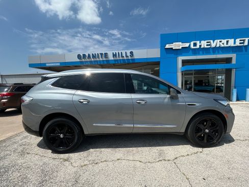 Used 2023 Buick Enclave Essence w/ Sport Touring Edition FWD image 11