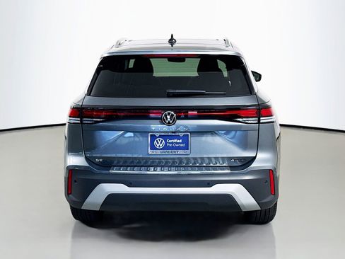 Used 2025 Volkswagen Tiguan SE w/ Panoramic Sunroof Package AWD/4WD image 10