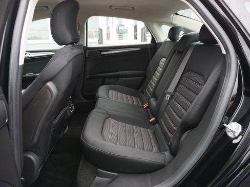 Used 2016 Ford Fusion SE FWD image 16