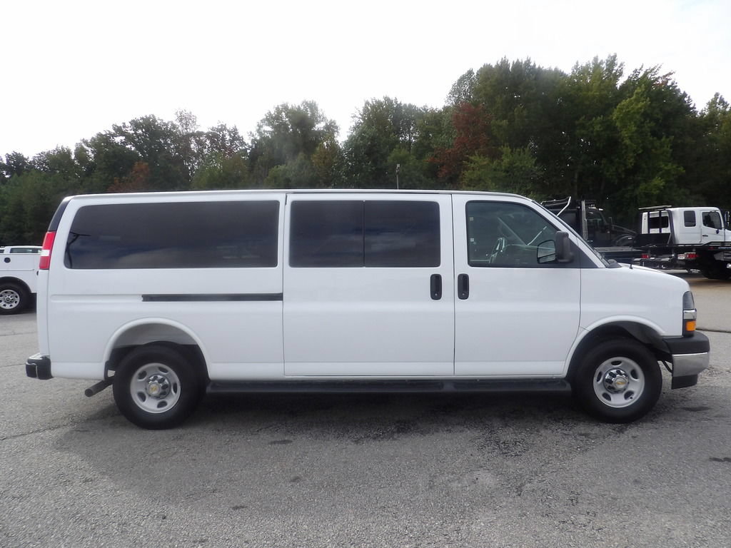 Used 2025 Chevrolet Express 3500 LT w/ LT Preferred Equipment Group RWD image 9