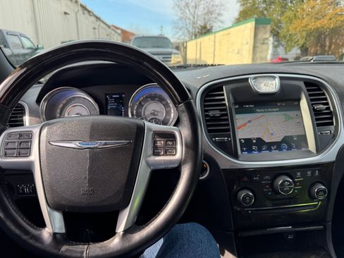 Used 2014 Chrysler 300 C image 18